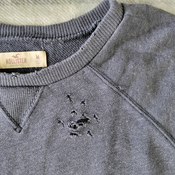 Hollister Women's Relaxed Fit Distressed Blue Crew Neck Sweatshirt Size Medium - Picture 3 of 11